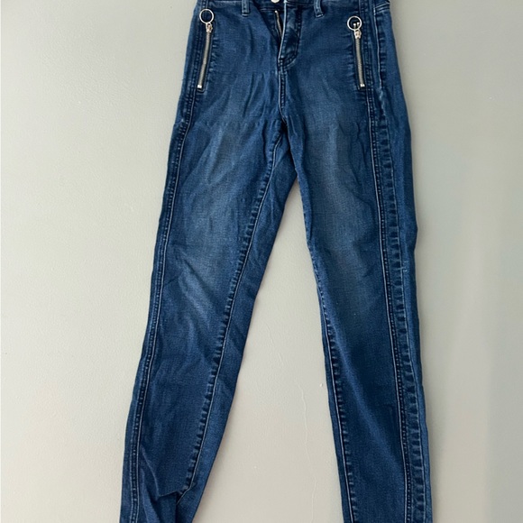 3 pairs of jeans bundle - Guess x2 and Rewash brand - Picture 2 of 14